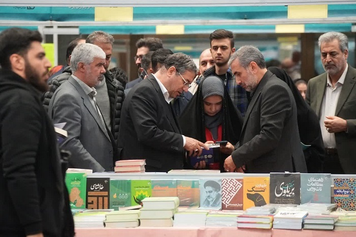 بازدید استاندار آذربایجان‌غربی از نمایشگاه کتاب ارومیه 