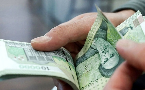 درخواست افزایش حقوق کارکنان و بازنشستگان دولت