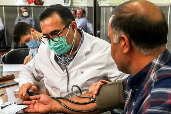 انتقاد بازنشستگان: حذف آزمایش ویتامین D از پوشش بیمه؟!